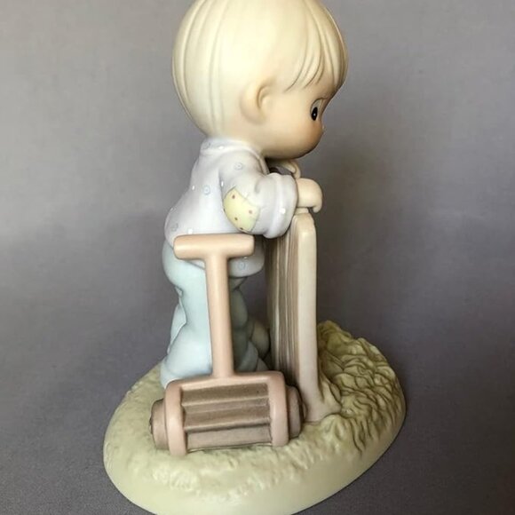 Precious Moments “It May Be Greener, But It’s Just As Hard To Cut” #163899, 1995 - Picture 2 of 11